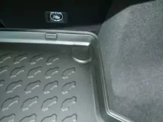 Лоток багажного/грузового отсека CARBOX купить